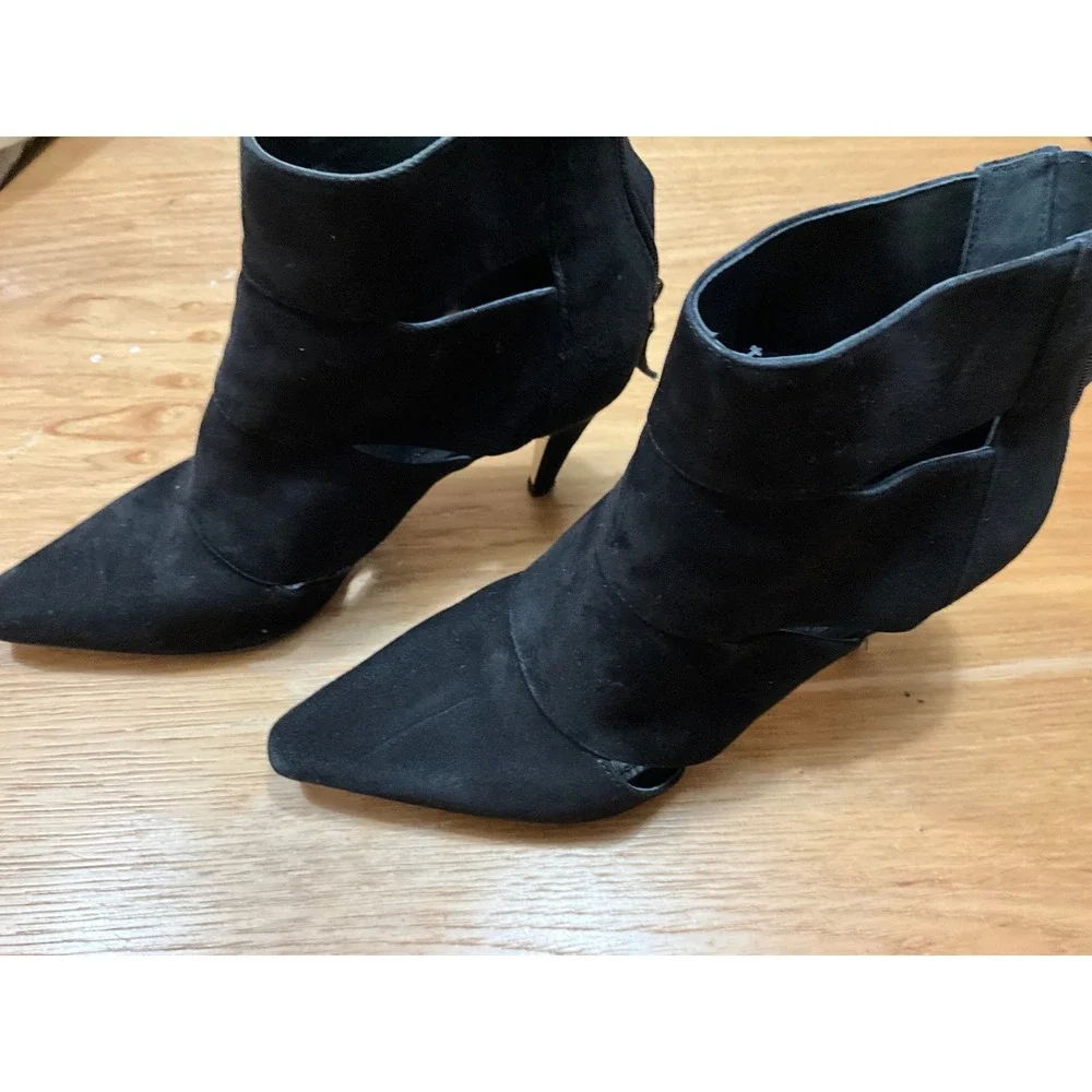 Botkier New York Black Suede Cut Out Pointed Toe Stiletto Ankle Boots Size 7